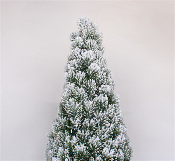 Pequenas decorações de Natal com acabamento de neve de pote de papel